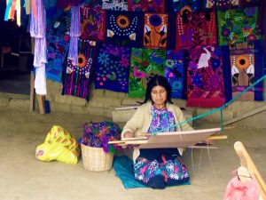 cissc_en_imagenesMujer TejiendoChiapas México